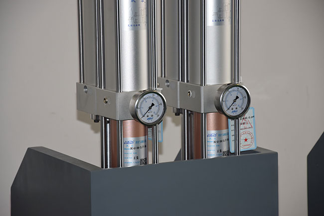 半弓型雙缸氣液增壓機產品細節圖