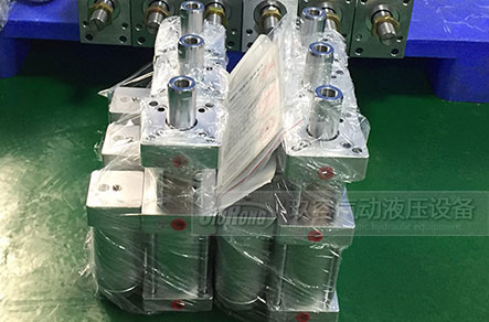 端蓋安裝增壓缸